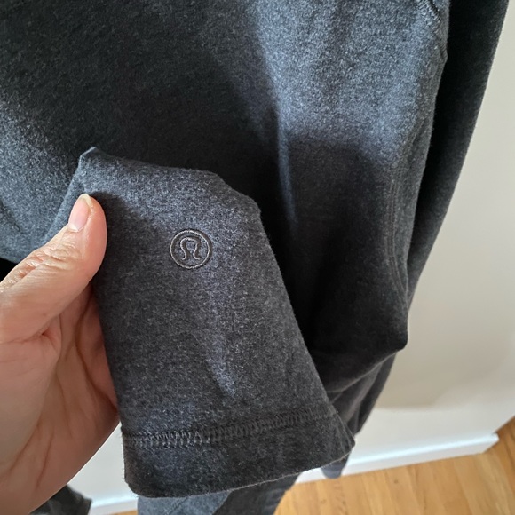 Lululemon Grey Henley (L) - Picture 4 of 4
